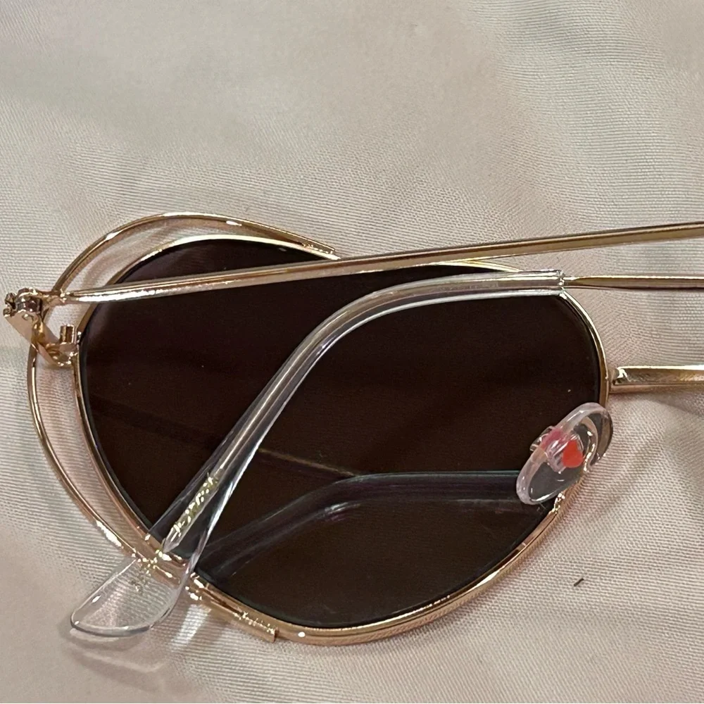 BETSEY JOHNSON NWTS Heart Shaped Sunglasses Iridescent Len's & Brand Logo Accent